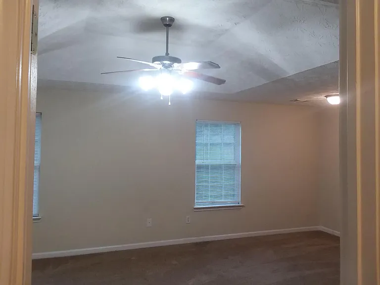 761 Georgetown Ln — Photo 6