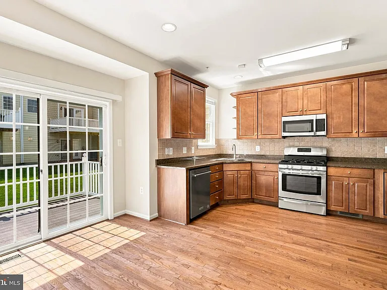 107 Hearth Ct — Photo 2