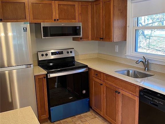 5th image of 23 Gilbert Ave