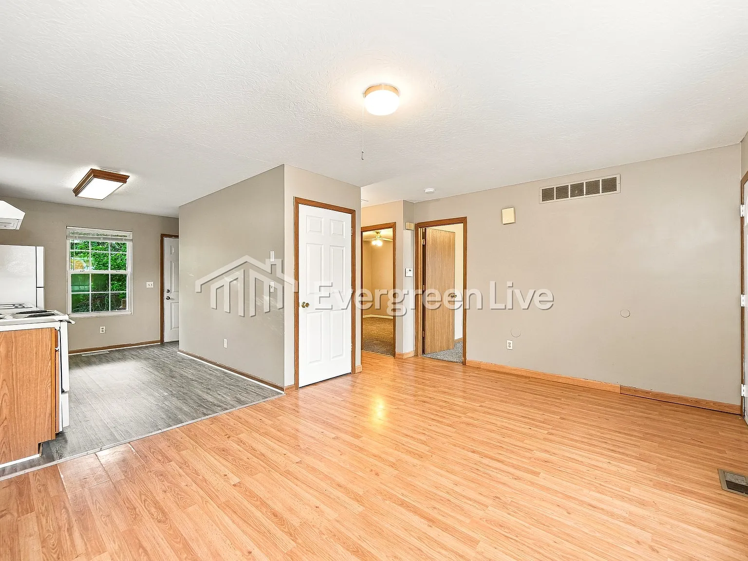2 bed, 1.0 bath, 728 sqft, $1,295 — Photo 3
