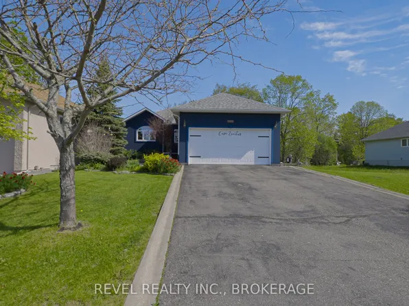 1142 Coverdale Dr, Kingston, ON K7M 8X7
