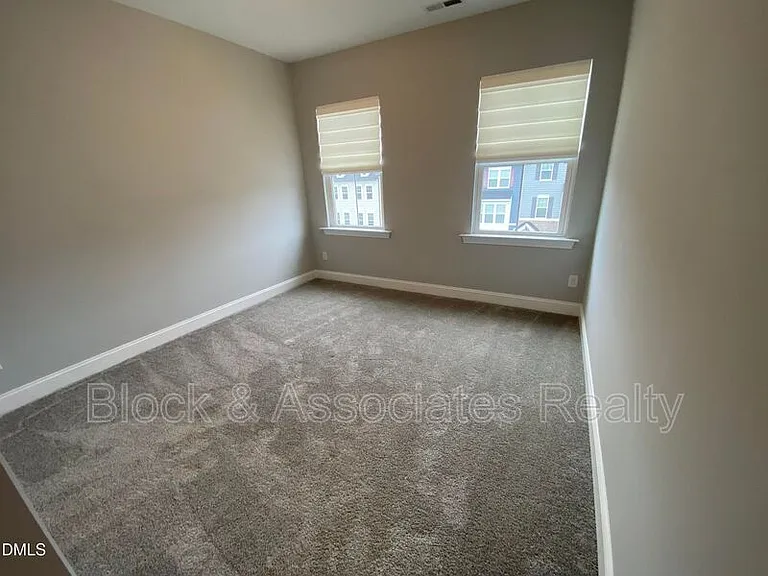 806 Grafton Peak Ln — Photo 18