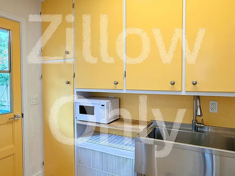 886 Lottie St — Photo 13