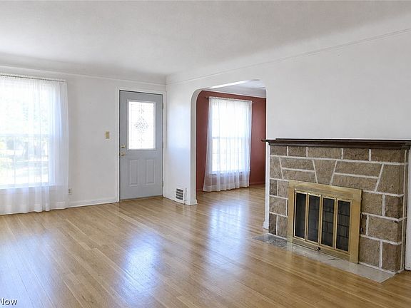 4th image of 4111 Torrington Ave