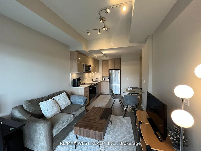 10 Deerlick Ct #202 — Photo 4