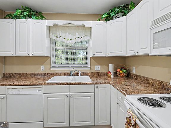 12th image of 542 Eastern Cross Ln