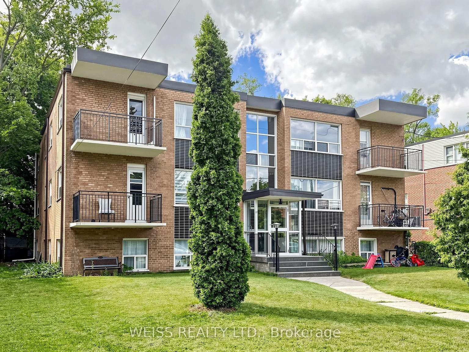 3 bed, $2,700 — Photo 2