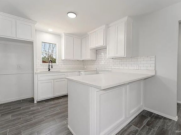 2nd image of 2420 Quince Ave