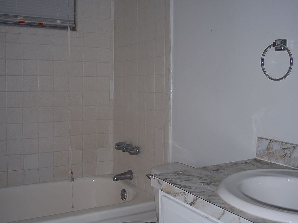 2nd image of 215 Lavelle Dr