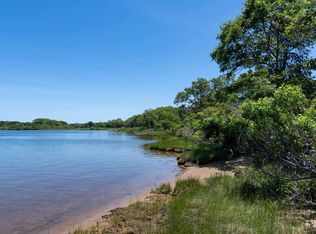 8 Trapps Pond Rd, Edgartown, MA 02539