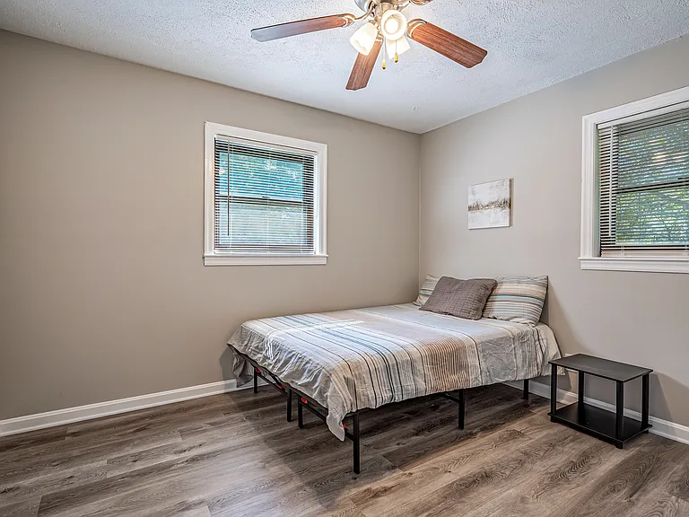 Walnut Cir SW — Photo 2