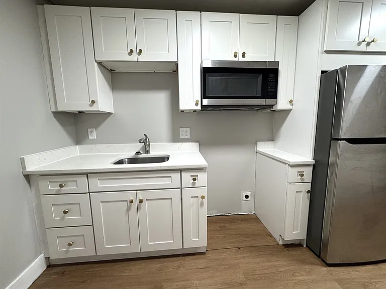 189 E Merrimack St #13 — Photo 1