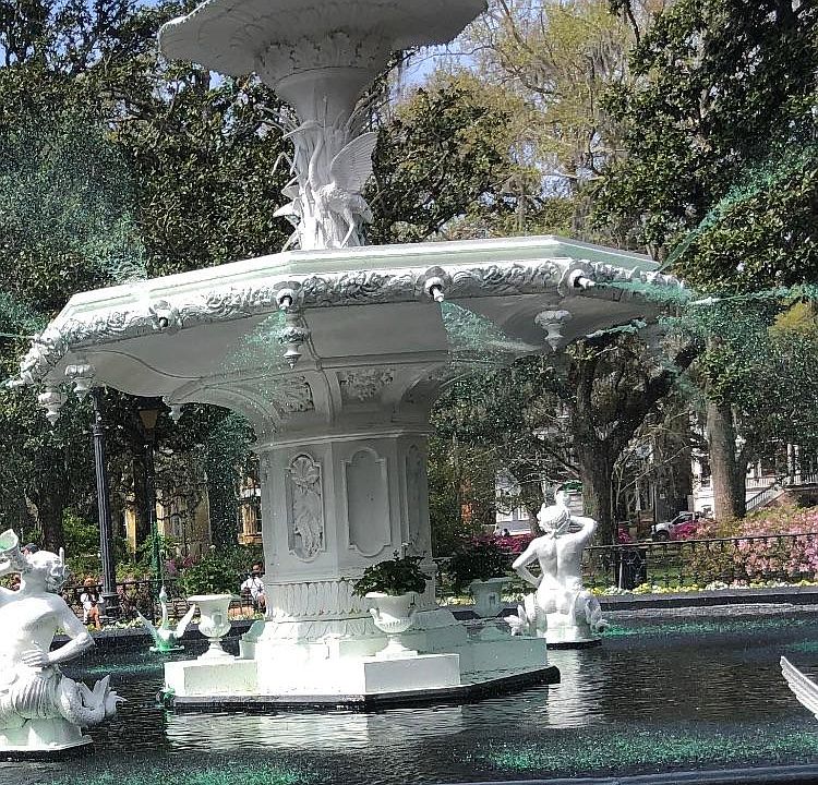 A few block walk to Forsythe Park fountain.