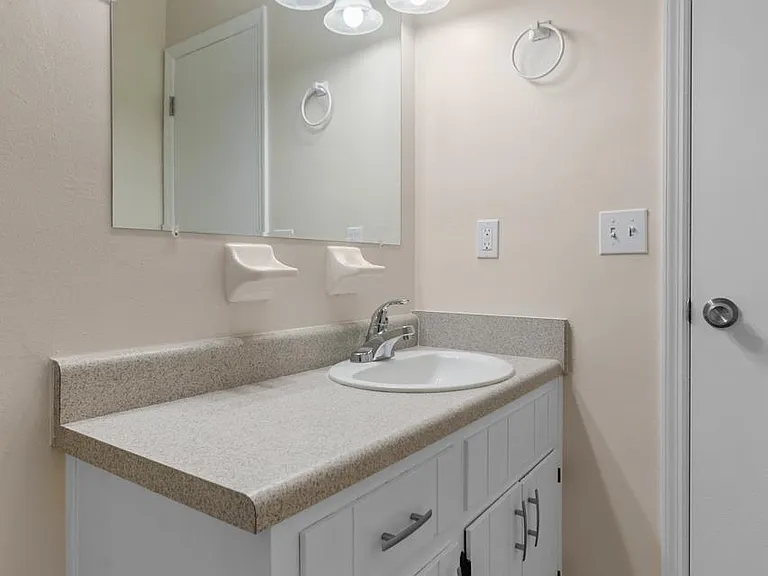 2188 Claremont Ln #C — Photo 28