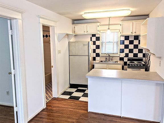 5th image of 1807 Oxford St #1/2