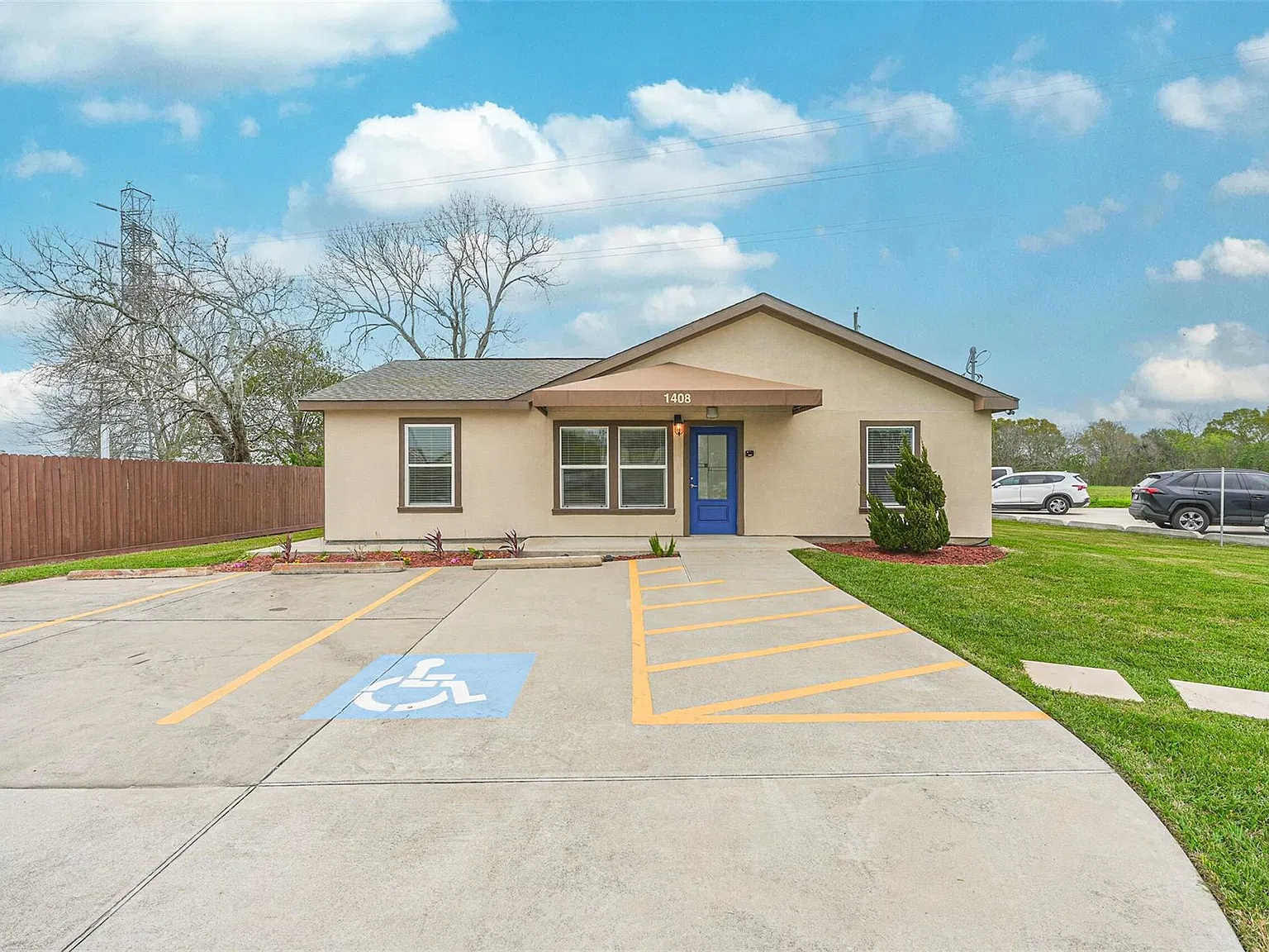 5 bed, 1.0 bath, 1200 sqft, $2,900 — Photo 1