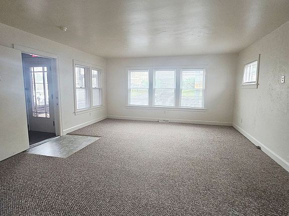 3rd image of 126 E 38th St Floor 1