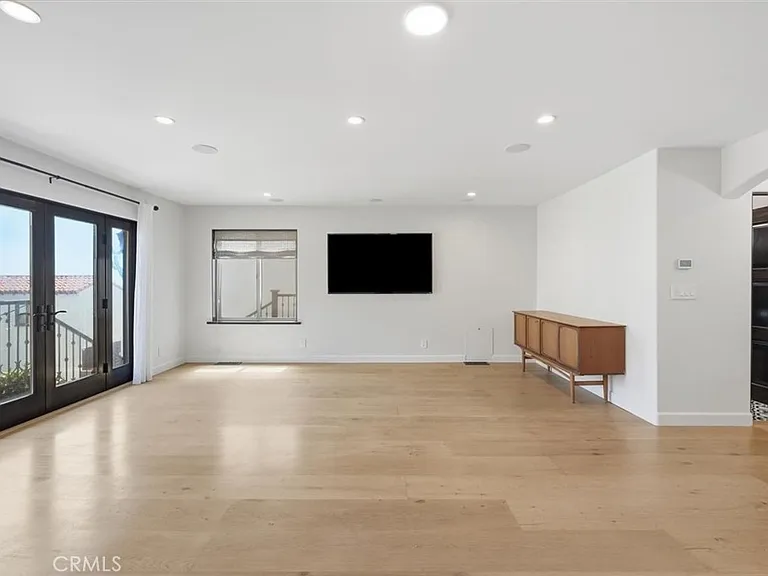 221 24th St — Photo 9