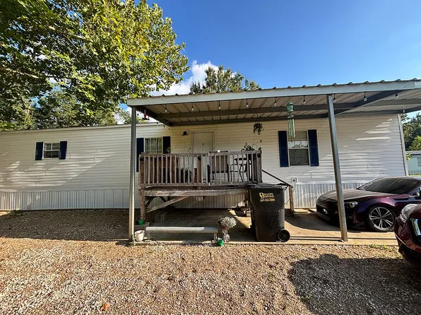 450 Parish Rd Trailer 216, Moss Bluff, LA 70611