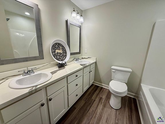 5th image of 100 Webster Way