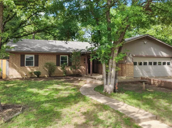 1109 Pine Ridge Dr, Azle, TX 76020