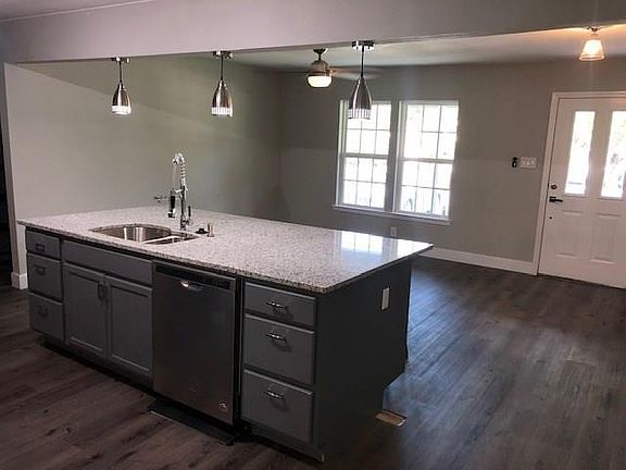 2nd image of 1121 Dora St