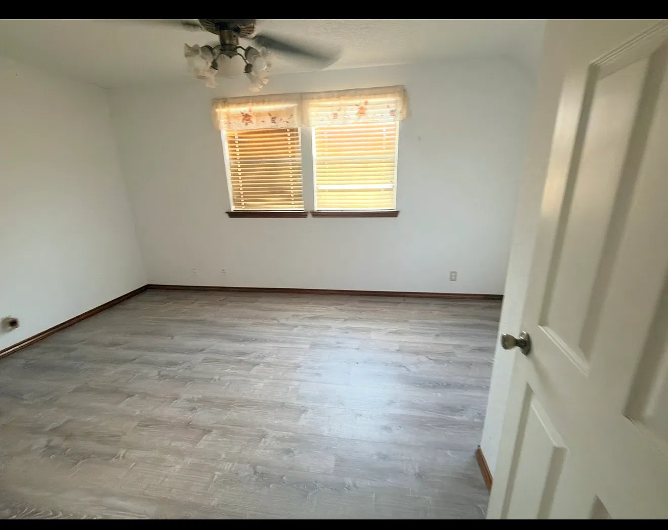 3 bed, 2120 sqft, $2,900 — Photo 3