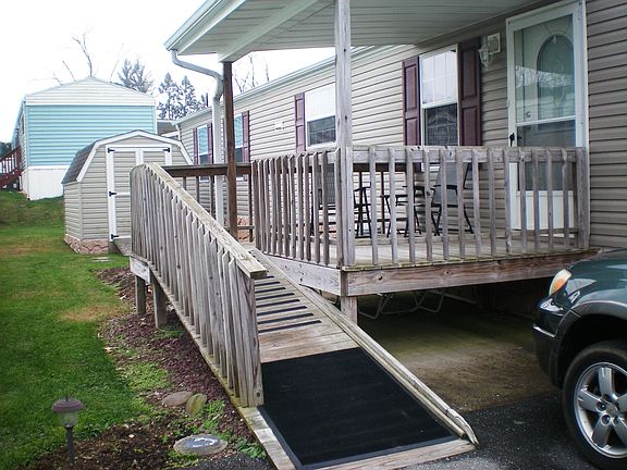 Covered Deck w/ramp