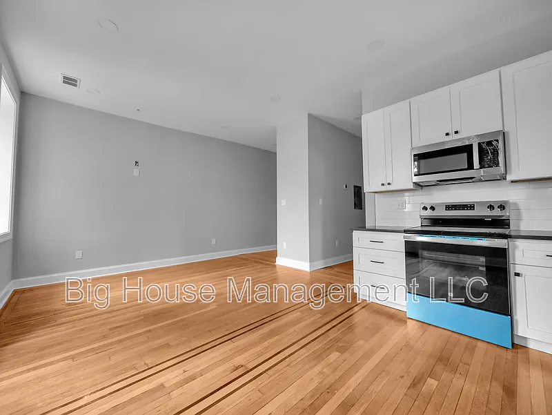 2 bed, 1.0 bath, $1,550 — Photo 1