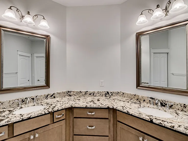 1398 Tullagee Ave — Photo 32