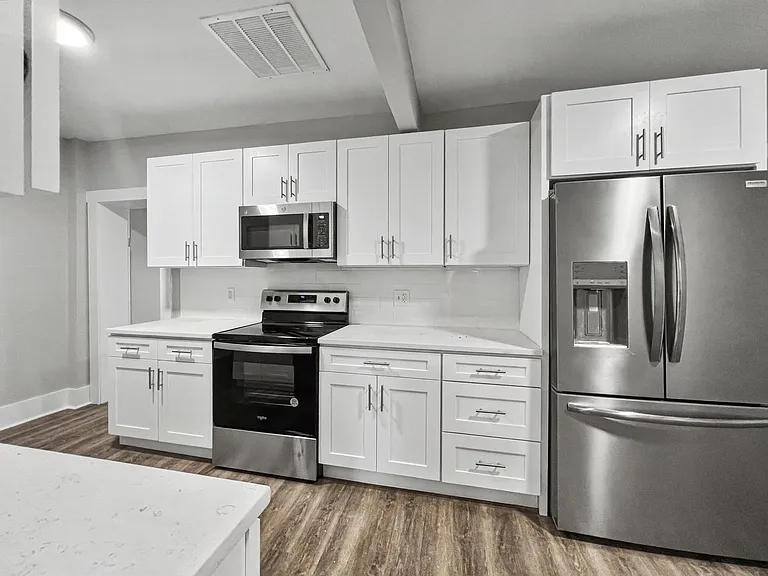 327-337 W Chestnut St — Photo 2