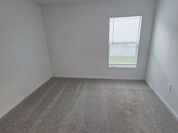 4th image of 2414 McKinley Dr