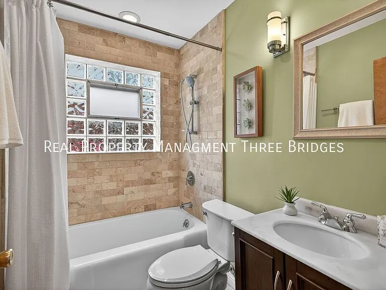 130 S Barat Ave — Photo 8