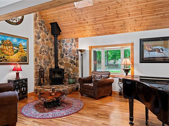 4th image of 175 Beaver Lake Dr