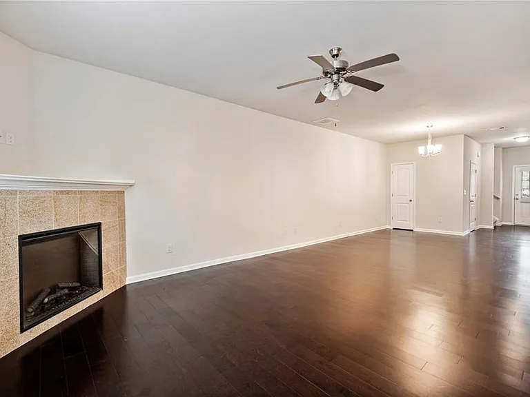 371 Franklin Ln — Photo 4