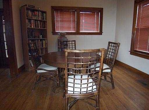 2nd image of 206 W Davis Ave