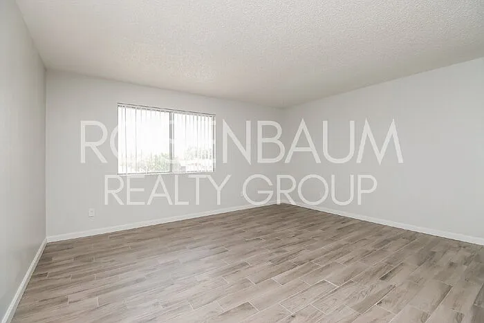 1050 W University Dr #202 — Photo 4