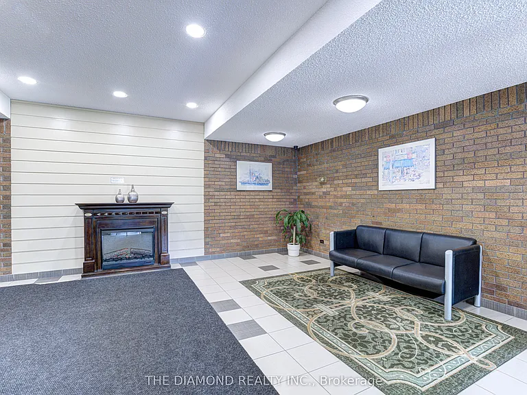 40 Sunrise Ave #301 — Photo 3