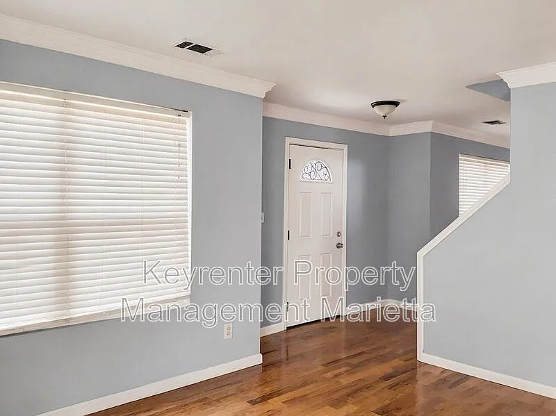 4 bed, 2.0 bath, 1856 sqft, $1,995 — Photo 2