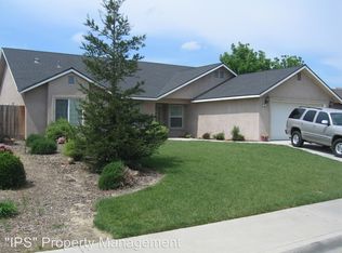 527 Lum Dr, Kerman, CA 93630
