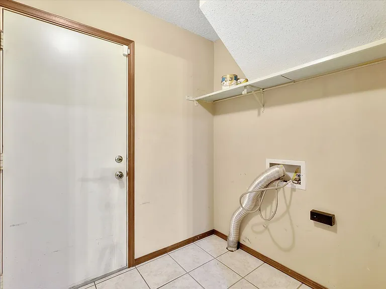 2611 Rachel Rd — Photo 17
