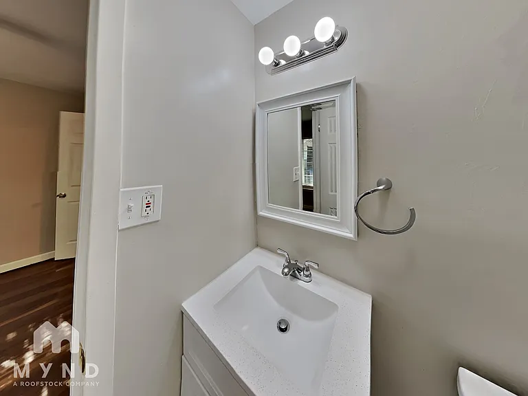 512 E University Ave — Photo 10