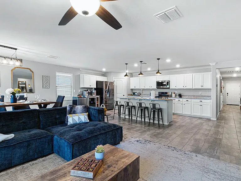 3915 E Liberty Ln — Photo 23