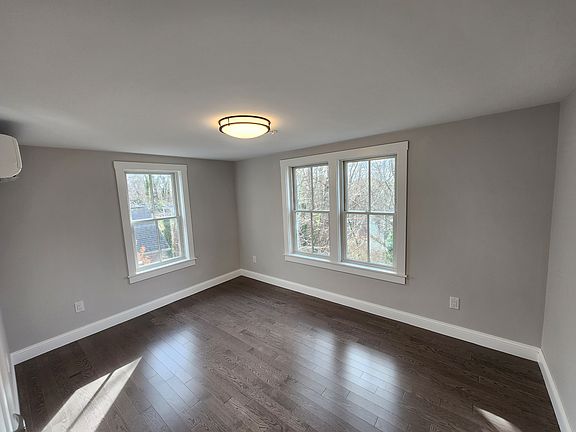 5th image of 329 Bank St #2
