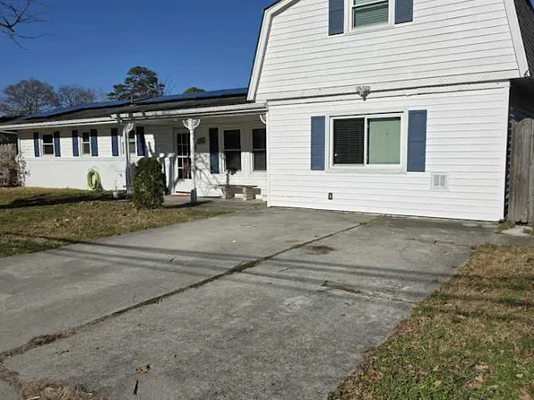 203 Sparrow Rd, Chesapeake, VA 23325