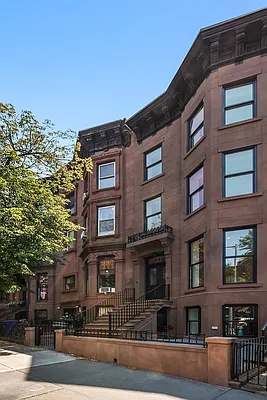 Sold by Compass | media 25