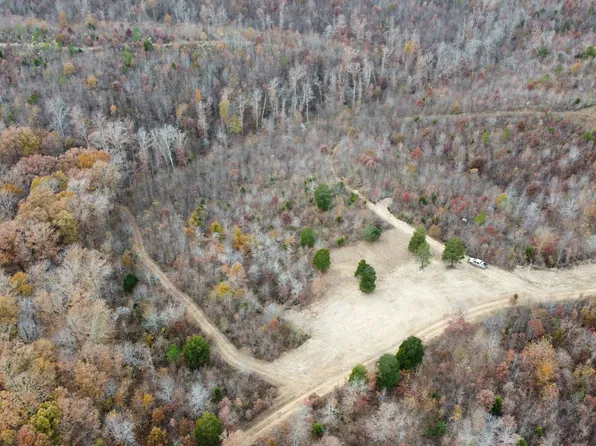 830 Twin Pines Overlook, Lobelville, TN 37097