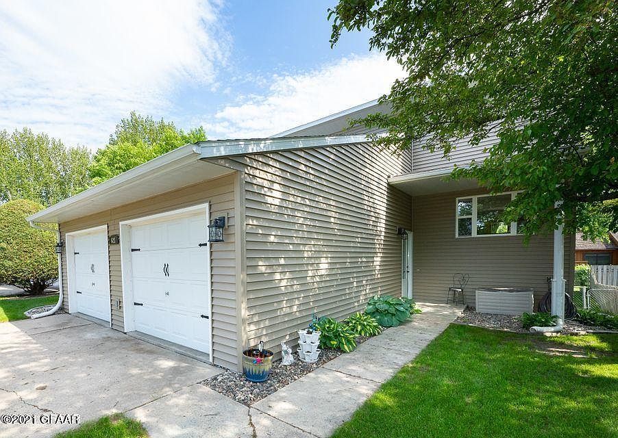 1st image of 621 Great Plains Ct