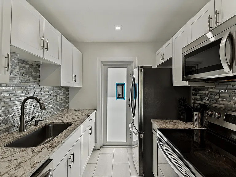 1004 NE 18th St #FRONT — Photo 7