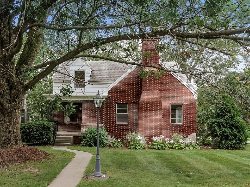 1st image of 2739 Oakwood Ave NE